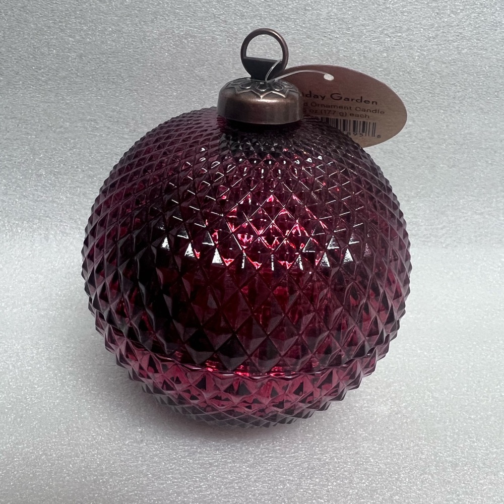 Holiday Scented Ornament Candle Cinnamon Red Textured Glass 6.25 Oz
